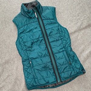 Mondetta MPG Women’s S Reversible Side Zip Anatomical Puffer vest teal Gray